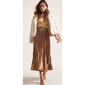 ✨🌟 gold foil pleated midi skirt 🌟✨